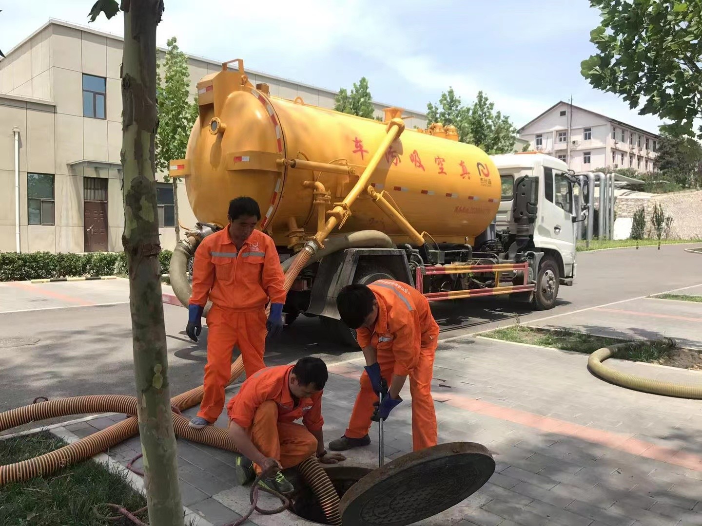 鄄城化粪池清理与5-8吨吸粪车施工效率分析